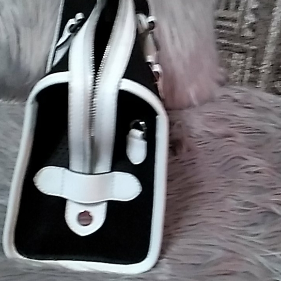 Purse - Picture 2 of 6